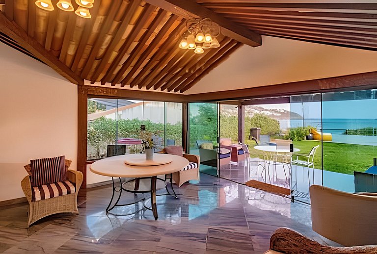 Mansão Casa Búzios Ferradura 5 Suítes, Pé na areia