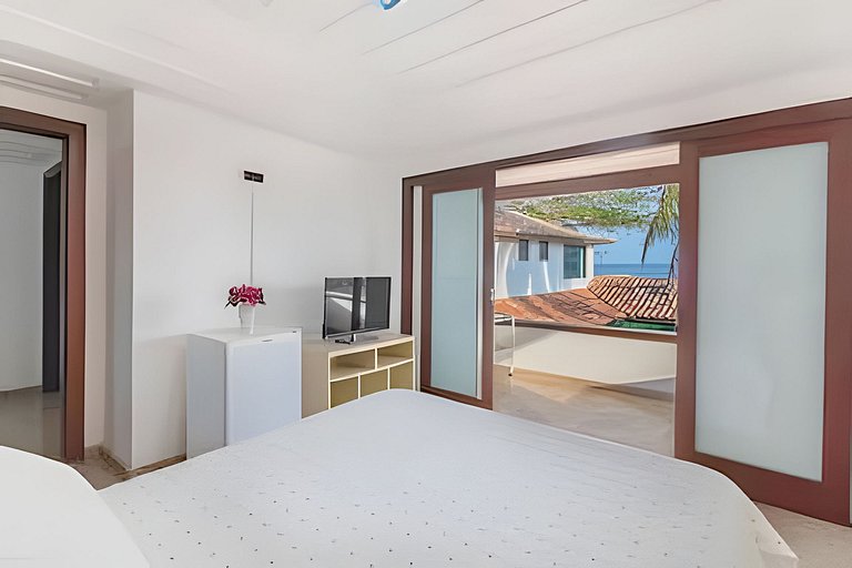 Mansão Casa Búzios Ferradura 5 Suítes, Pé na areia