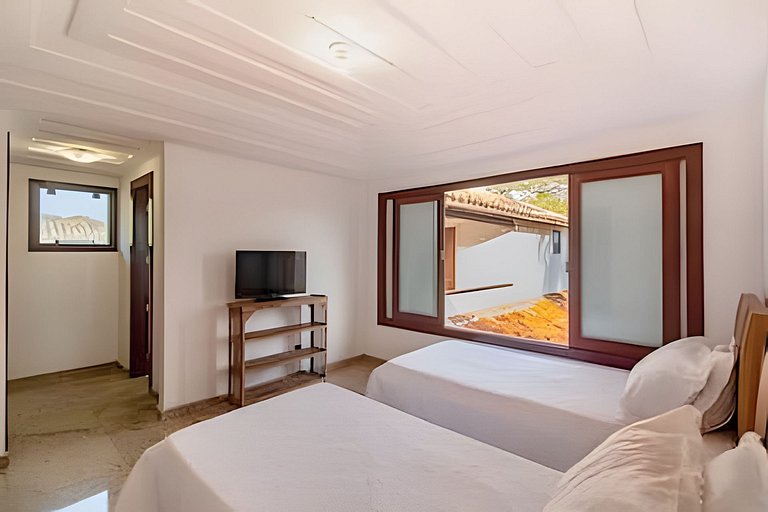 Mansão Casa Búzios Ferradura 5 Suítes, Pé na areia