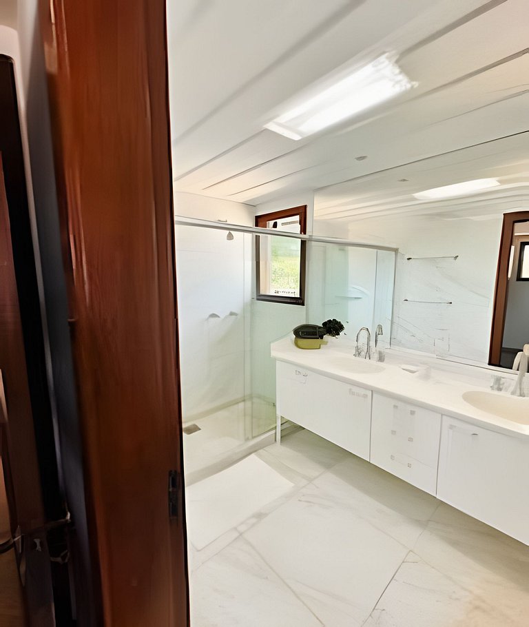 Mansão Casa Búzios Ferradura 5 Suítes, Pé na areia