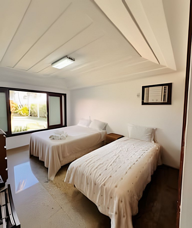 Mansão Casa Búzios Ferradura 5 Suítes, Pé na areia