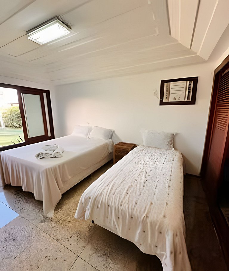 Mansão Casa Búzios Ferradura 5 Suítes, Pé na areia